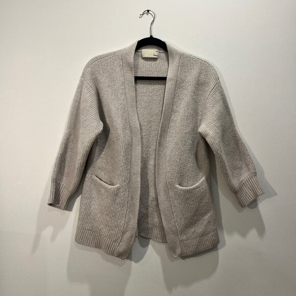 Aritzia Wilfred Free 100% Merino Wool Oatmeal Plunge Rib Knit Slim Fit Cardigan - Picture 2 of 9